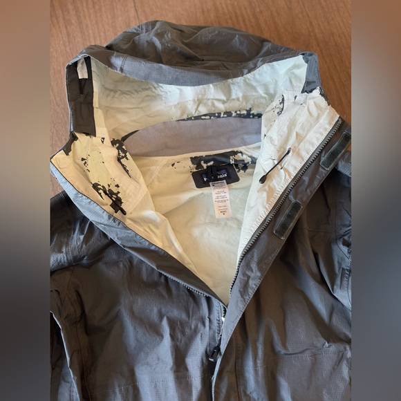 Mens Patagonia rain jacket - Picture 3 of 6